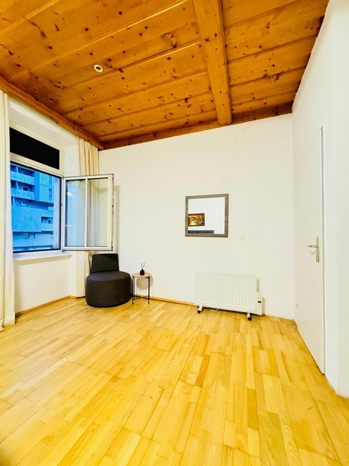 Cozy 4br For Up To 12p 10-min To Fac Platz Apartment