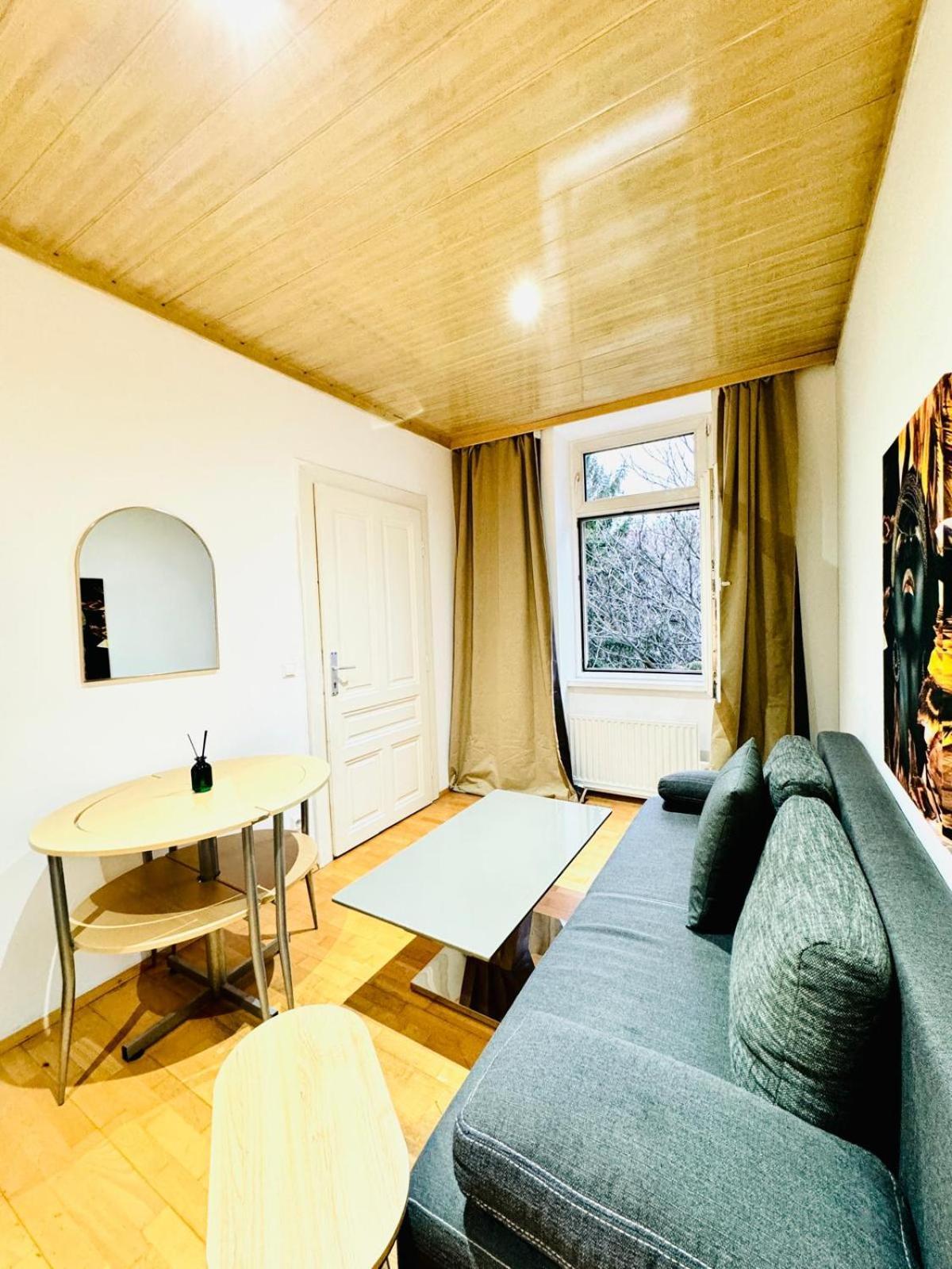 Cozy 4br For Up To 12p 10-min To Fac Platz Apartment
