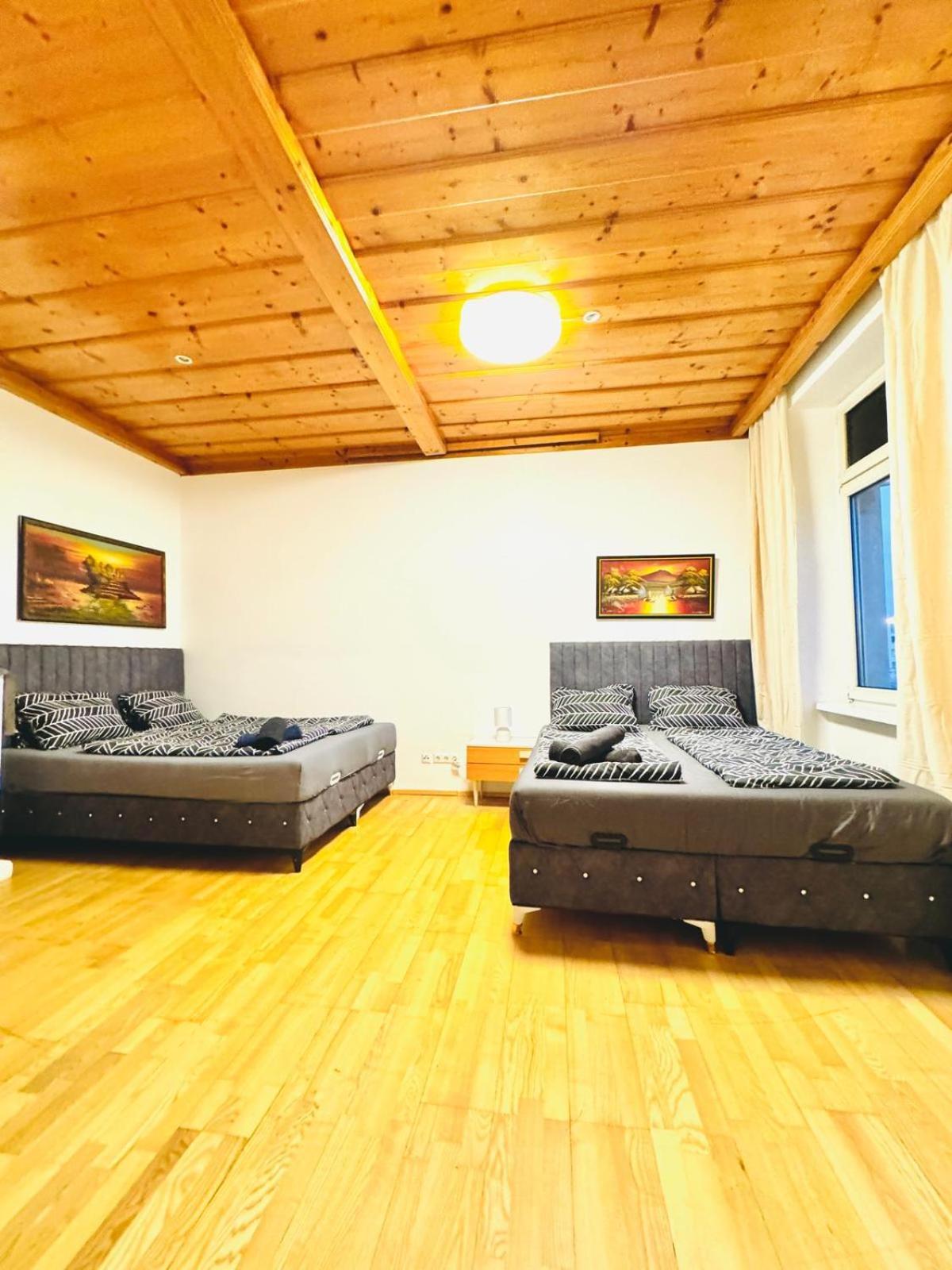 Cozy 4br For Up To 12p 10-min To Fac Platz Apartment *