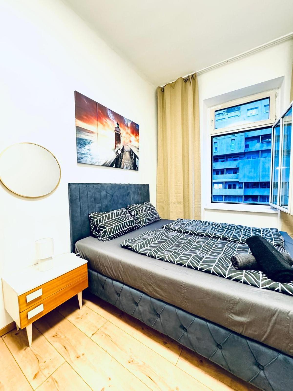 Cozy 4br For Up To 12p 10-min To Fac Platz Apartment *