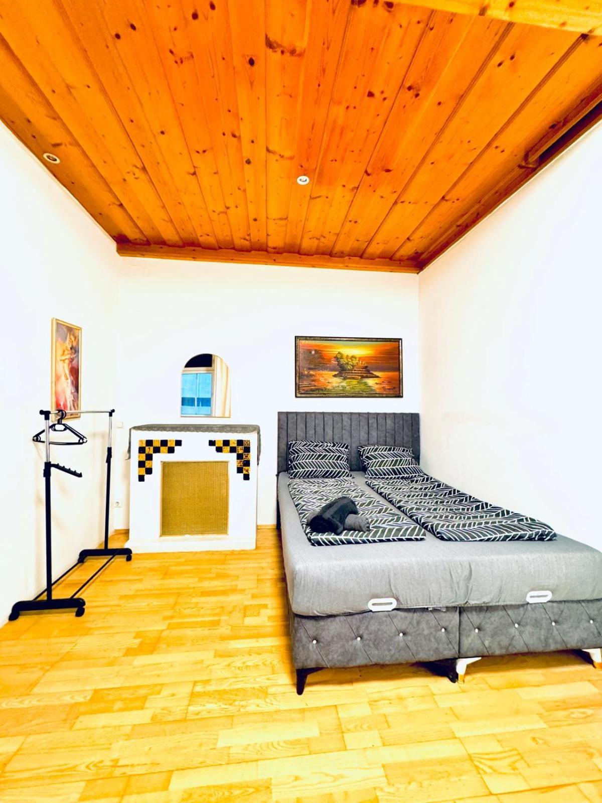 Cozy 4br For Up To 12p 10-min To Fac Platz Apartment