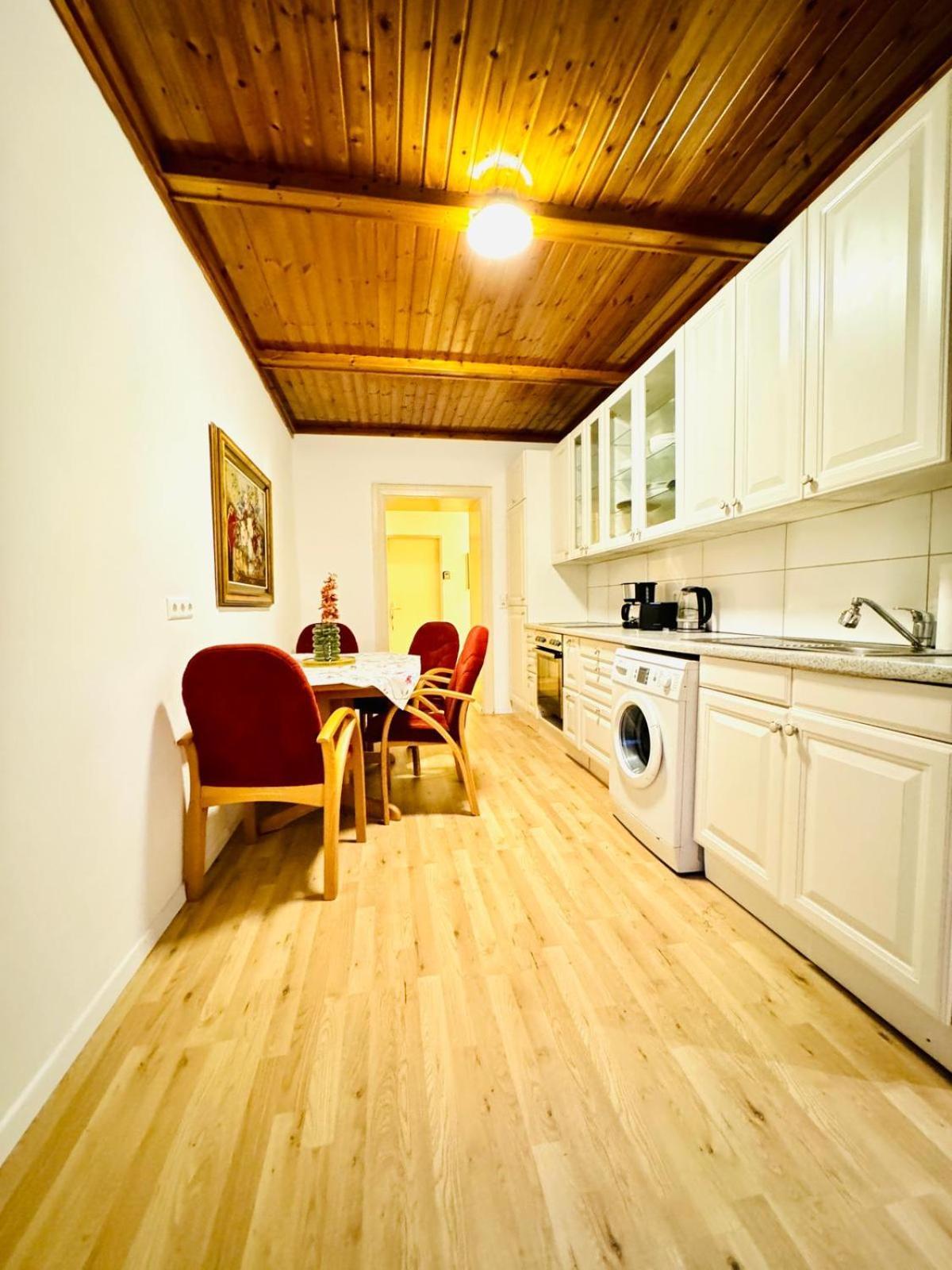 Apartment Cozy 4br For Up To 12p 10-min To Fac Platz *
