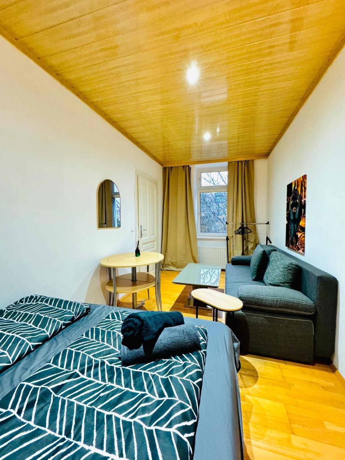 Cozy 4br For Up To 12p 10-min To Fac Platz Apartment *